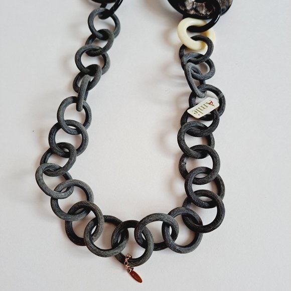 AMLE Italian Long Horn Chain Necklace - Picture 12 of 13